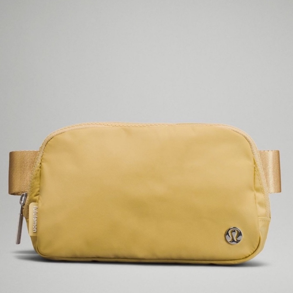 Lululemon everywhere belt bag NWT
